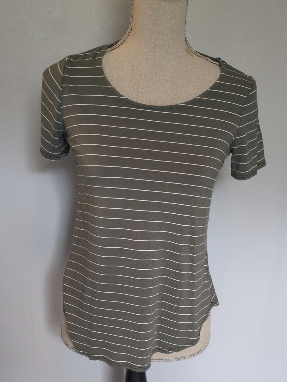 Ivy Rose Olive Green Striped Scoop Neck Top S